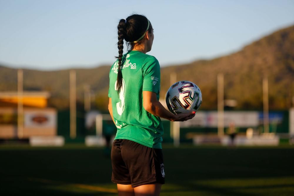 El representante ibicenco en la Liga Autonómica femenina arranca goleando al Atlético Collerense en una temporada muy ilusionante para el club verdinegro