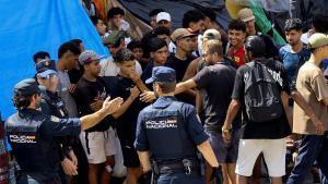 La policia acumula milers d’imatges de cares dels migrants de l’allau
