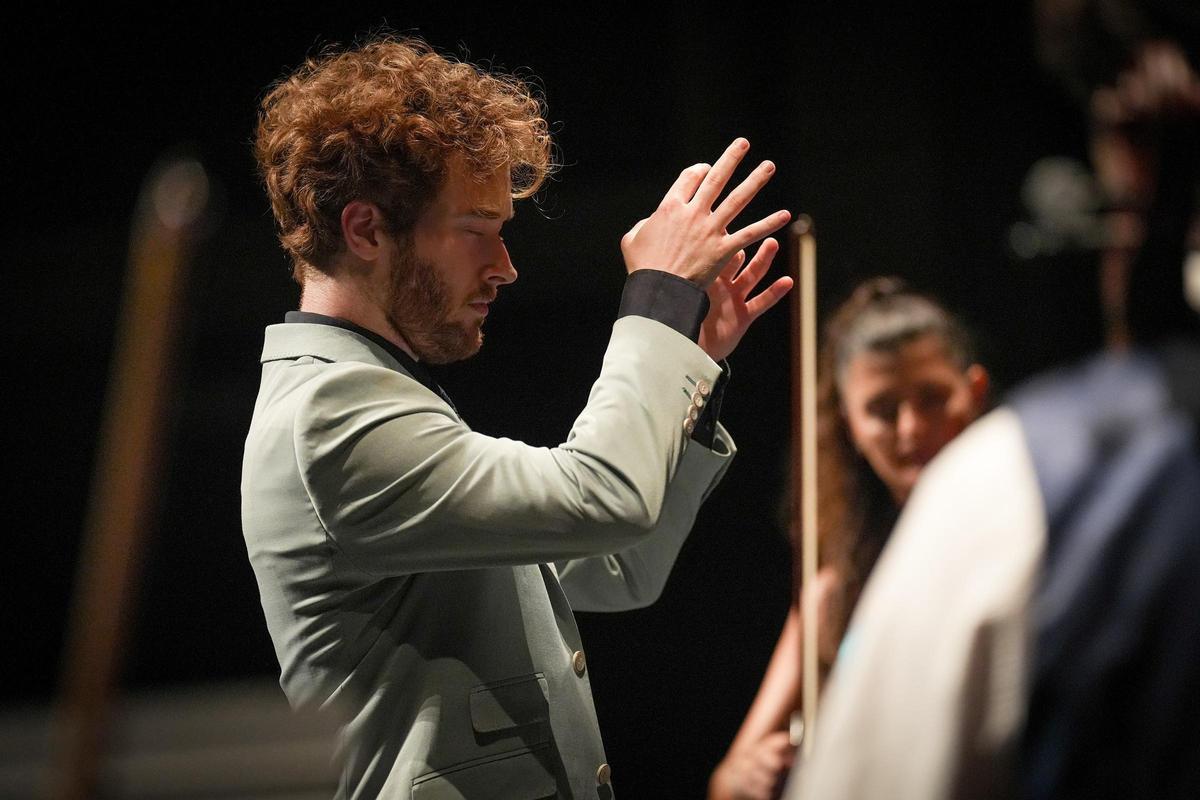 Jacobo Christensen, director de Nostrum Mare Camerata, en concierto