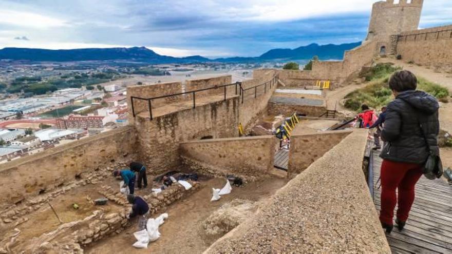 Los trabajos de reconstrucción en la fortaleza de Castalla.