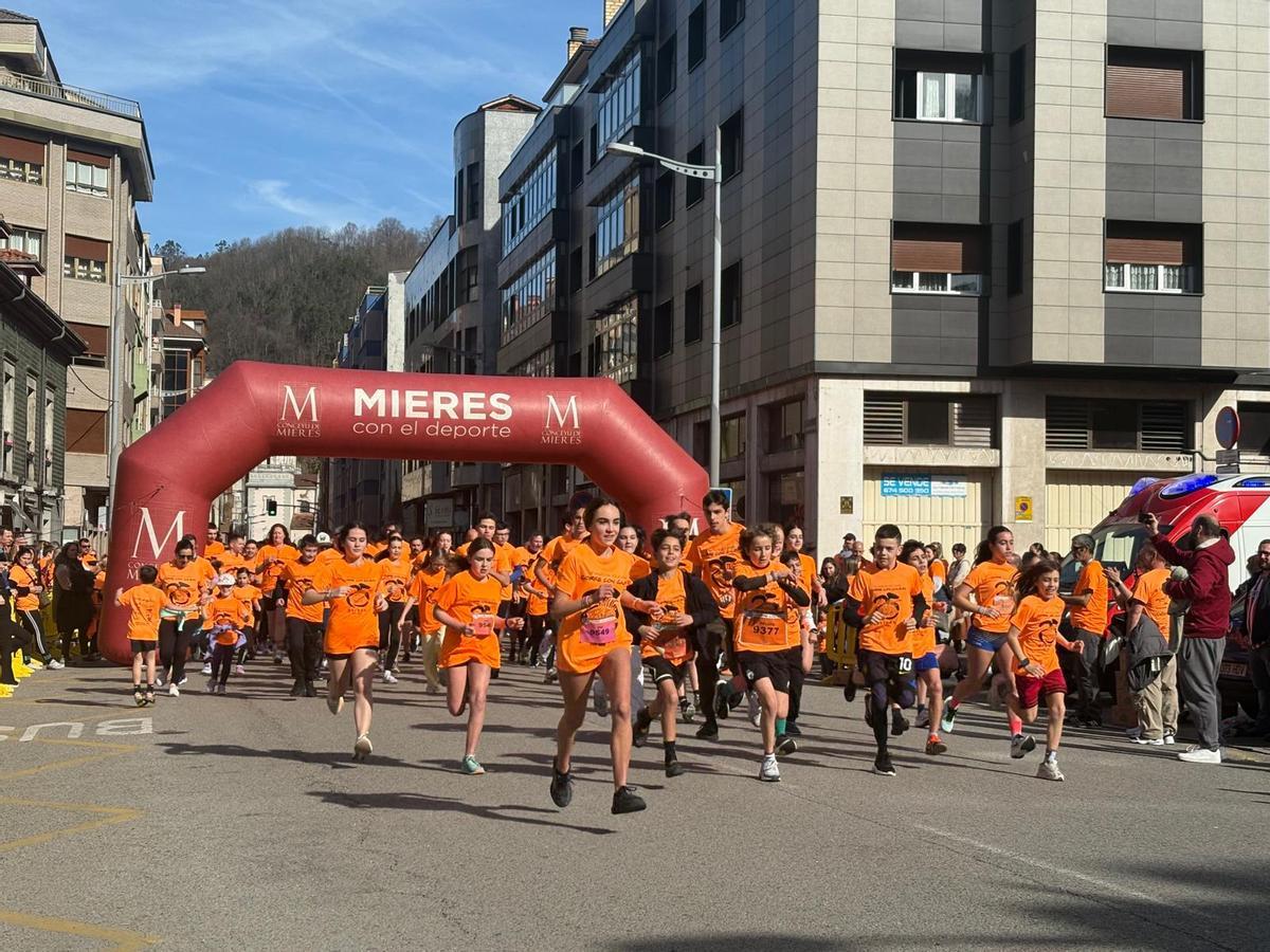 Un millar de personas en la Carrera Galbán de Mieres, ¿estuviste en la prueba?
