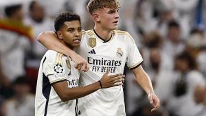 Rodrygo felicita a Nico Paz tras marcar su gol al Napoles