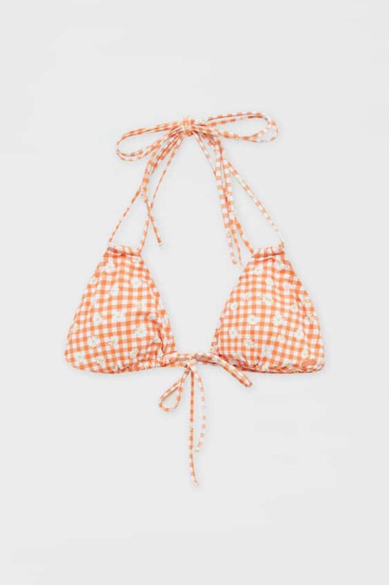 Top bikini triángulo de Pull&amp;Bear (precio: 9,99 euros)