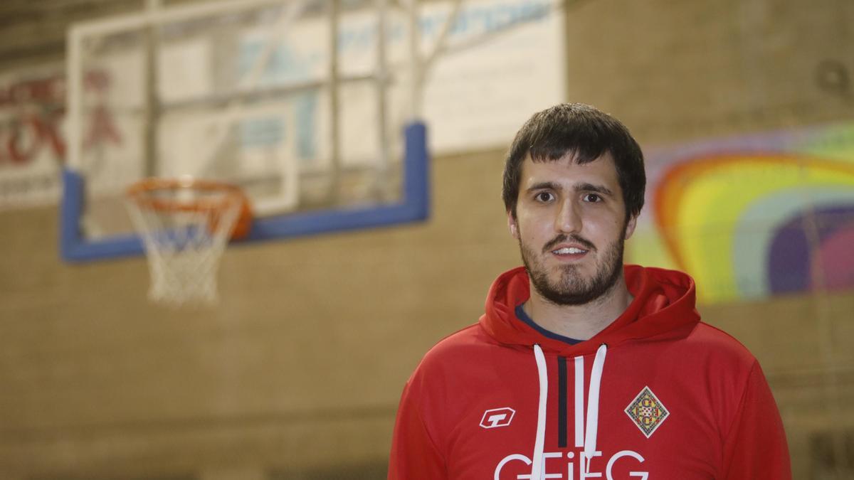 Bernat Vivolas, entrenador del GEiEG de bàsquet