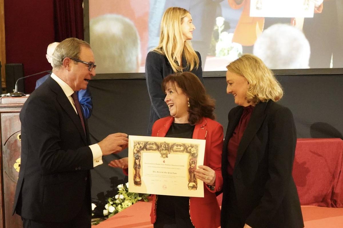 El Real Círculo de la Amistad entrega sus medallas e insignias de oro en el Día del Socio