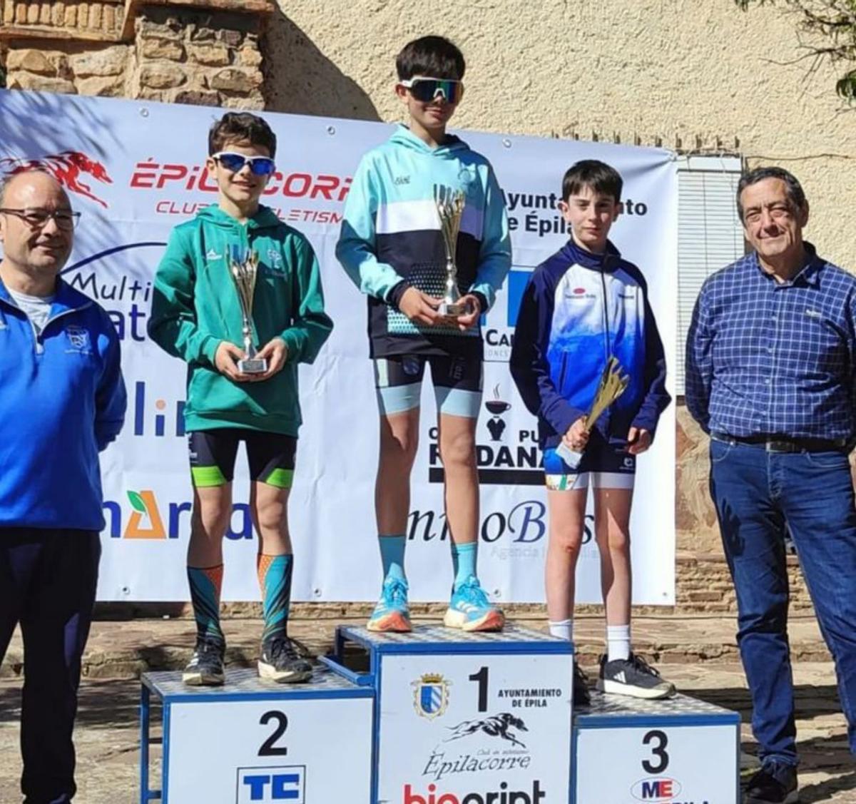 A pie y en bici, una cita con el deporte escolar