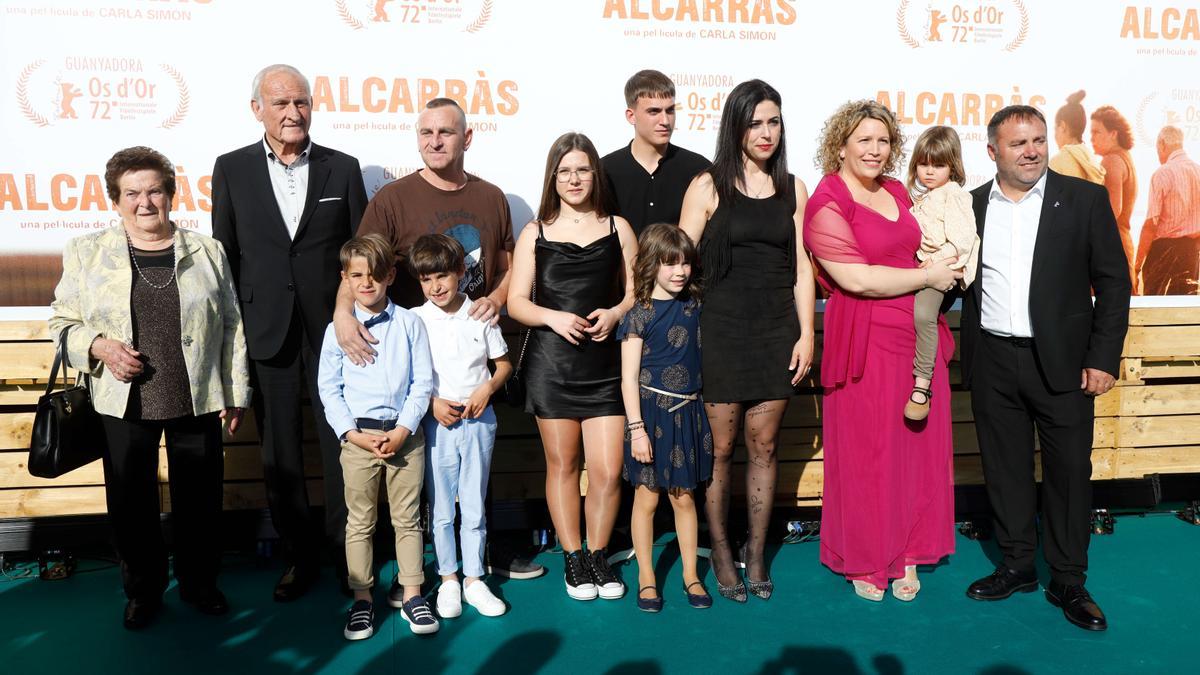 Los actores de 'Alcarràs', en el preestreno de la película en Lleida.