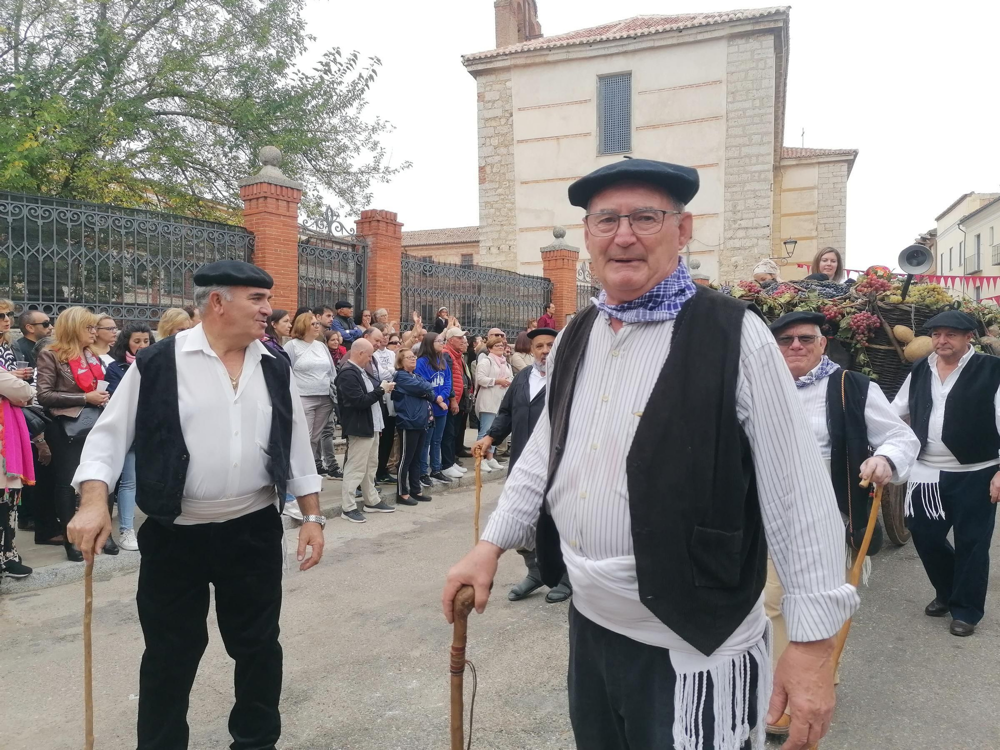 GALERÍA | Toro recrea la vendimia tradicional en el desfile de carros