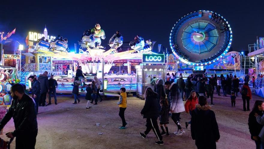 Un accidente obliga a cerrar una atracción infantil de la Feria de la Inmaculada de Elda