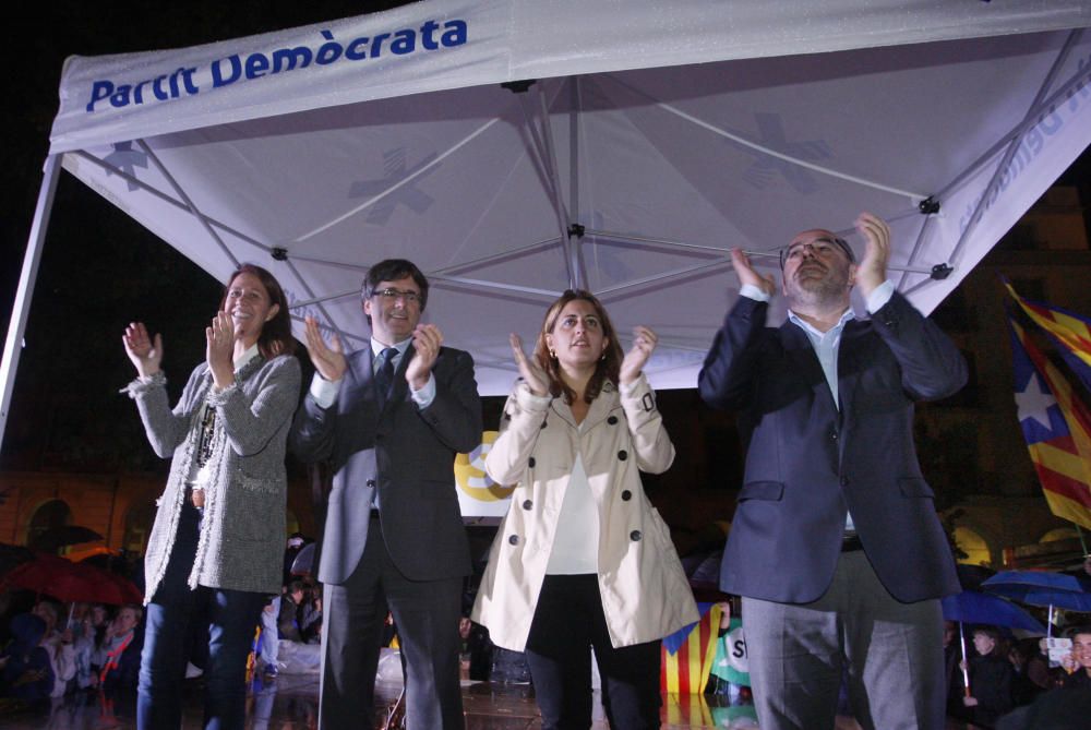 Puigdemont omple la plaça de la Independència de Girona