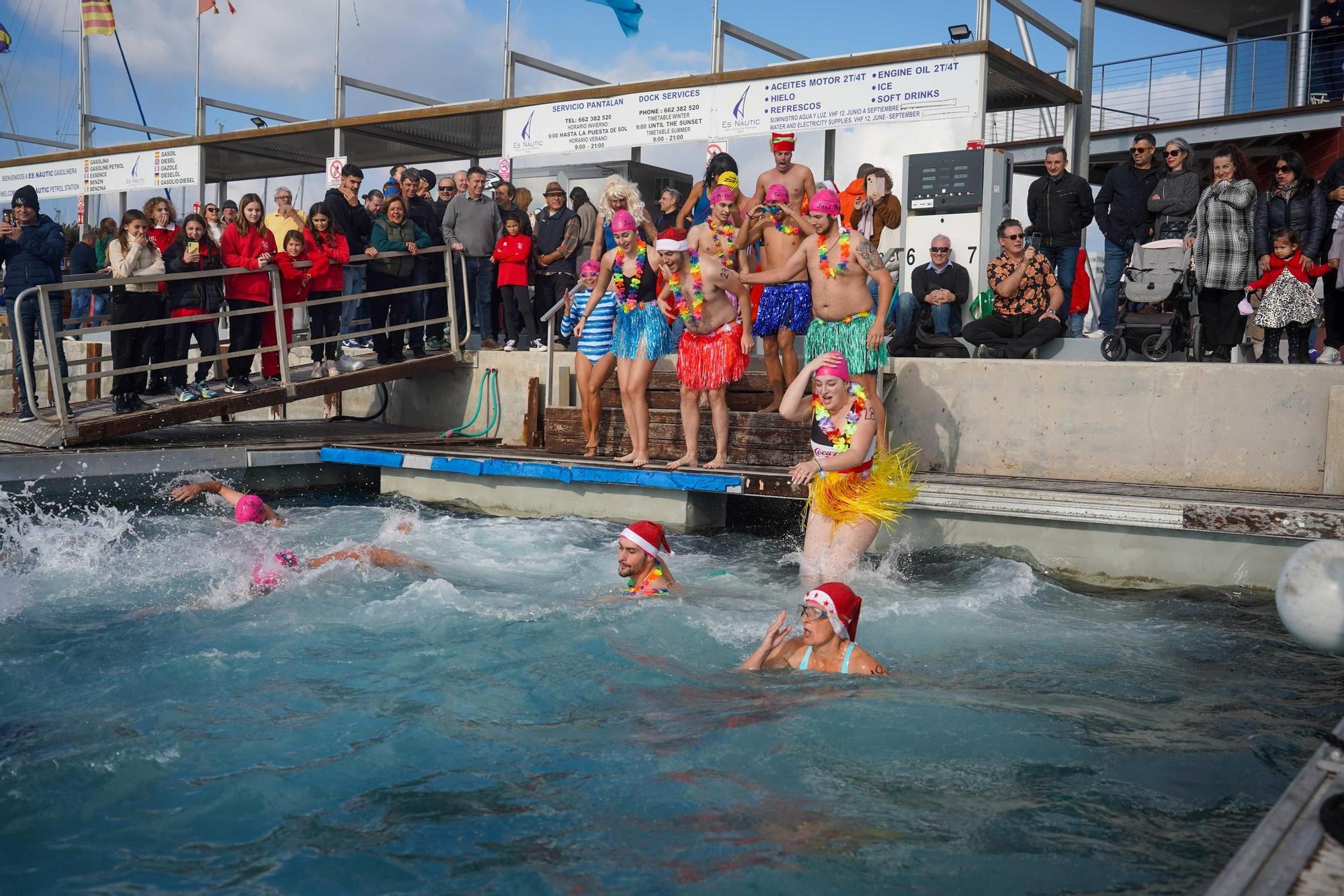 Todas las imágenes de la Copa de Nadal de natación en Ibiza