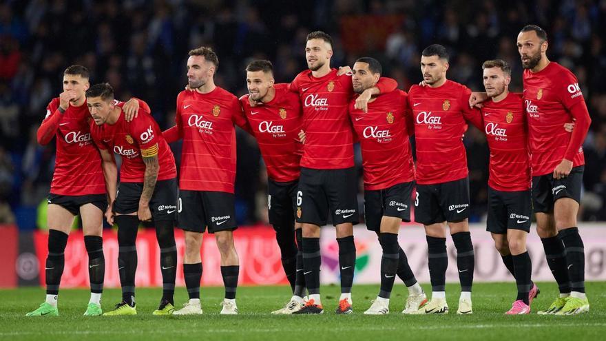 Im Halbfinale mussten die Spieler von Real Mallorca bei der „tanda de penaltis“, dem Elfmeterschießen, zittern.   | FOTO: LARREINA/EP