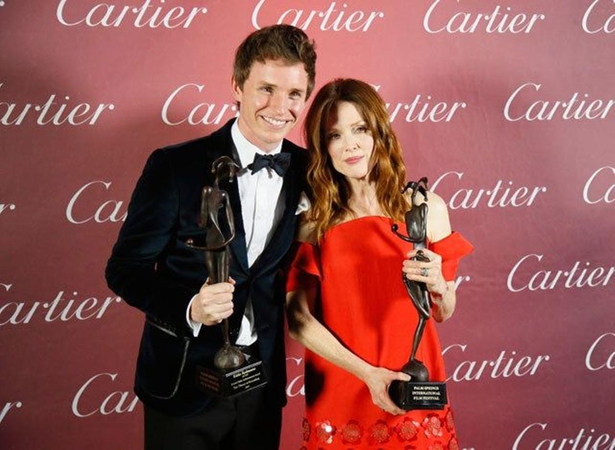 Eddie Redmayne y Julianne Moore en la gala Palm Springs