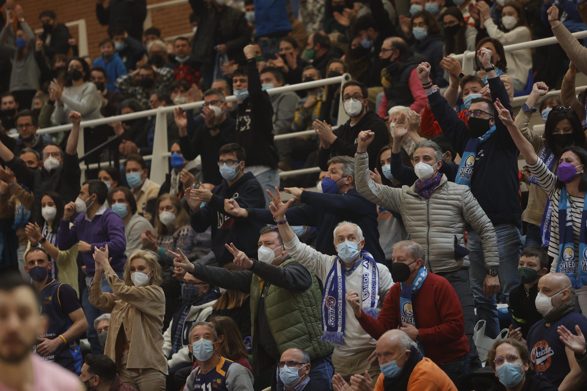 En imágenes: así fue el partido entre el Oviedo Baloncesto y el Estudiantes