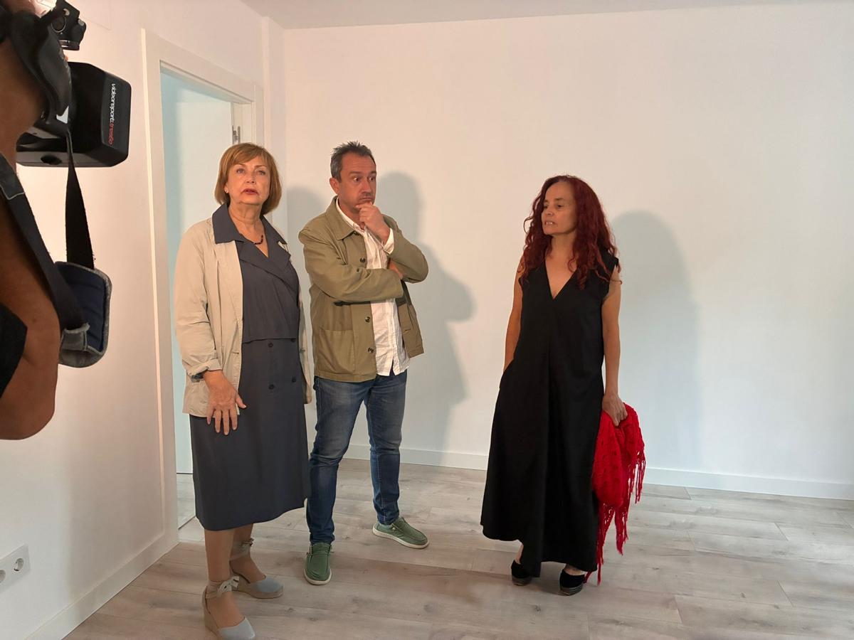 Un momento de la visita al bloque de vivienda colaborativa de Villalegre.