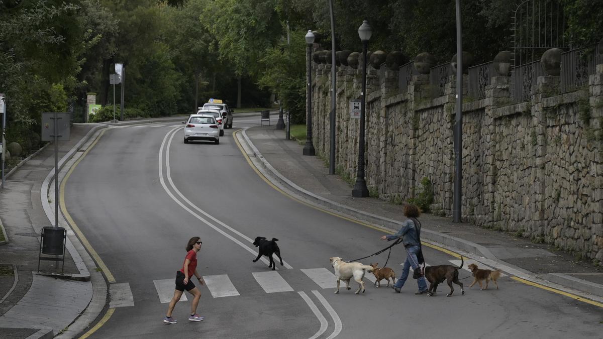 El paseo de Santa Madrona, tras superar la curva del Museu Etnològic, en Montjuïc