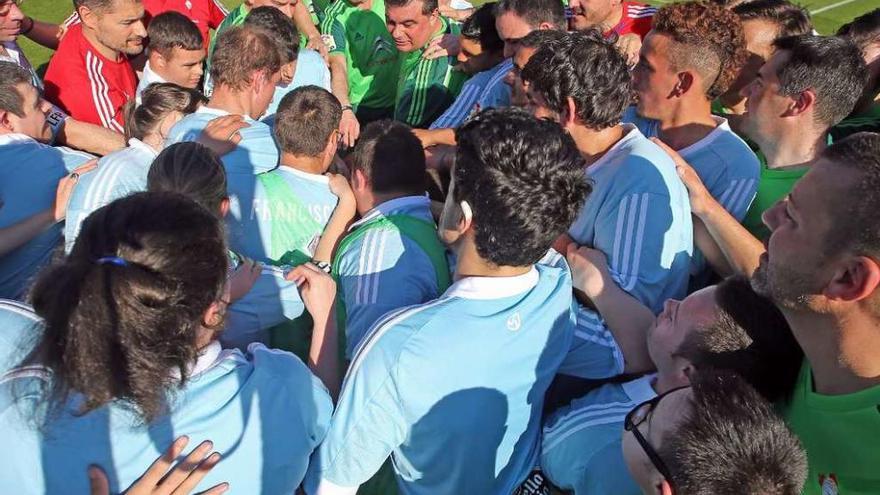 Jugadores del Celta Integra, en una reciente acto de la Fundación celeste. // Marta G. Brea