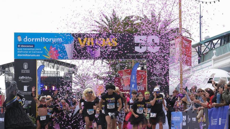 Las viudas despiden el carnaval entre velos, confeti y zapatillas
