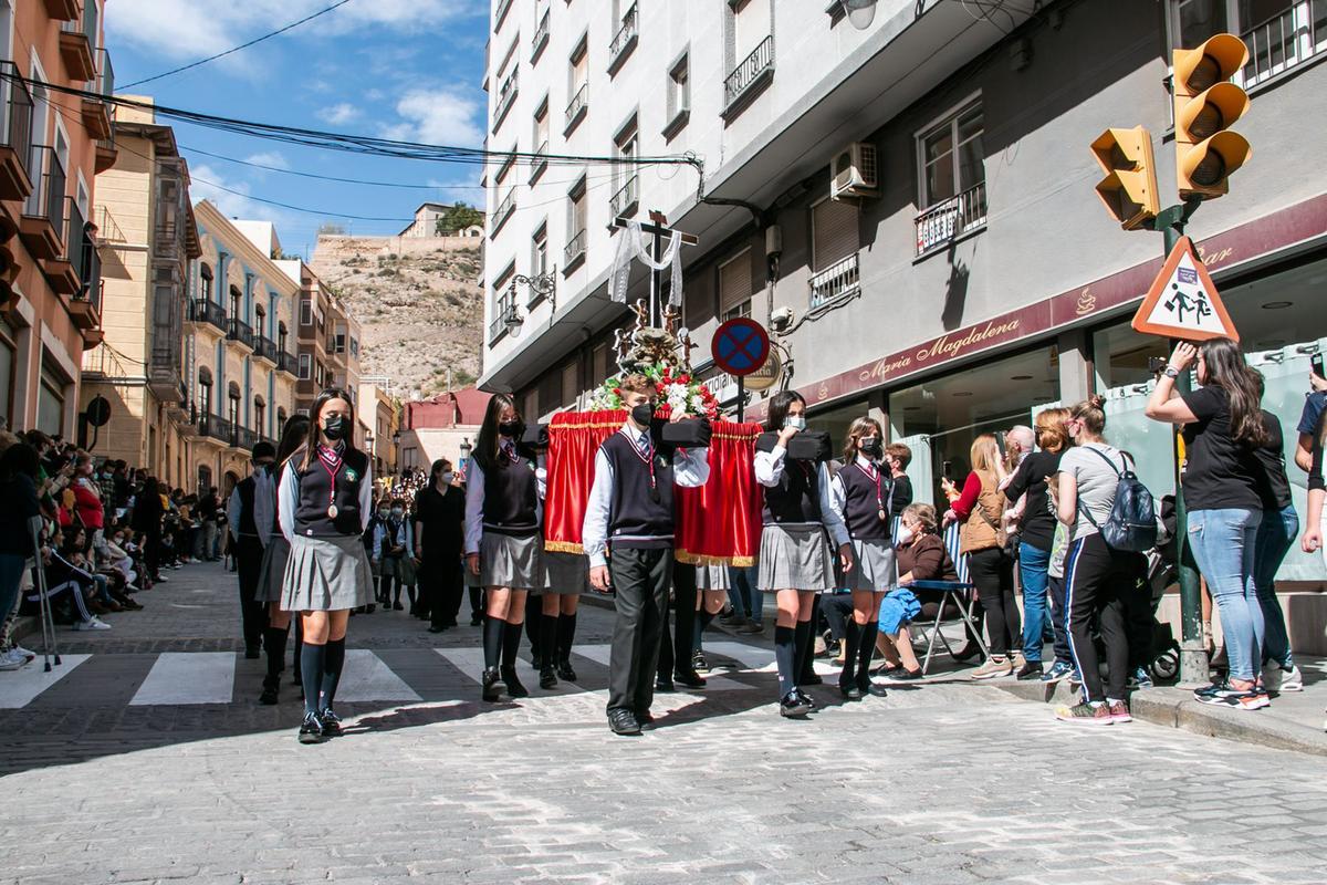 Desfile procesional de los alumnos del colegio Diocesano Oratorio Festivo de Orihuela