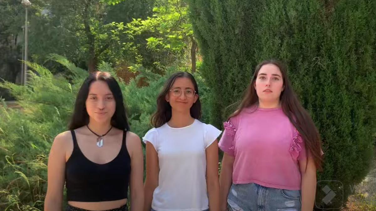 Vannesa, Nuria y Carmen, autoras del estudio del IES Jaume I finalista en los Premis Sapiència.