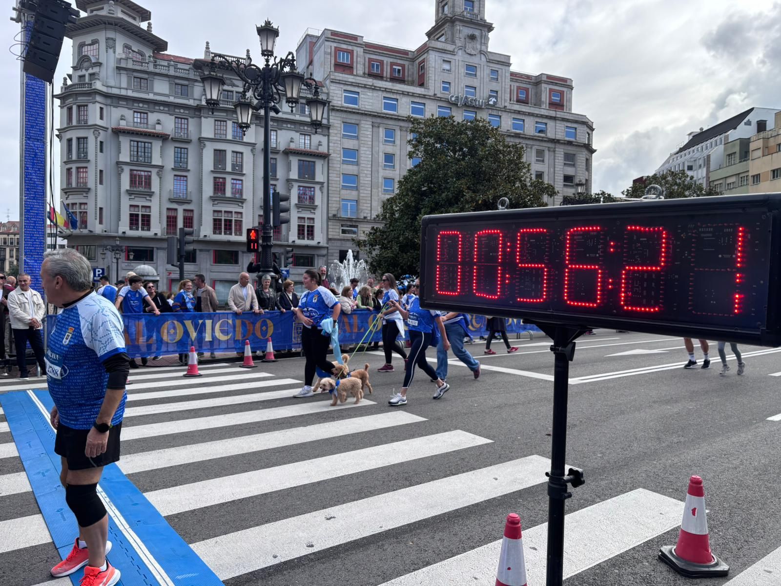 EN IMÁGENES: Así ha sido la carrera por el centenario del Real Oviedo