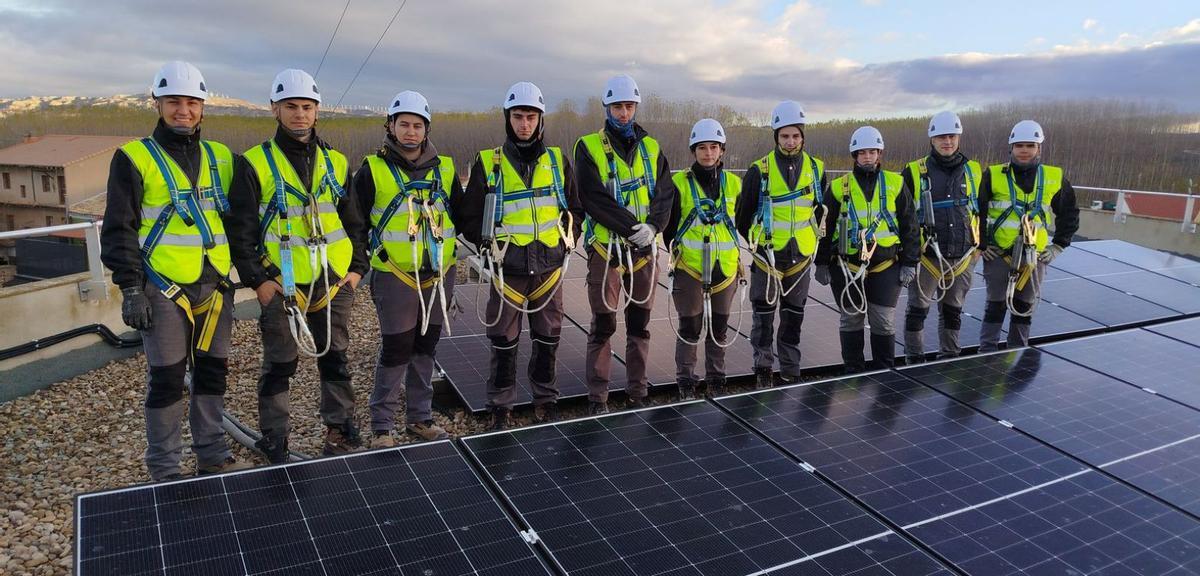 Alumnos que han participado en trabajos de montaje y mantenimiento.