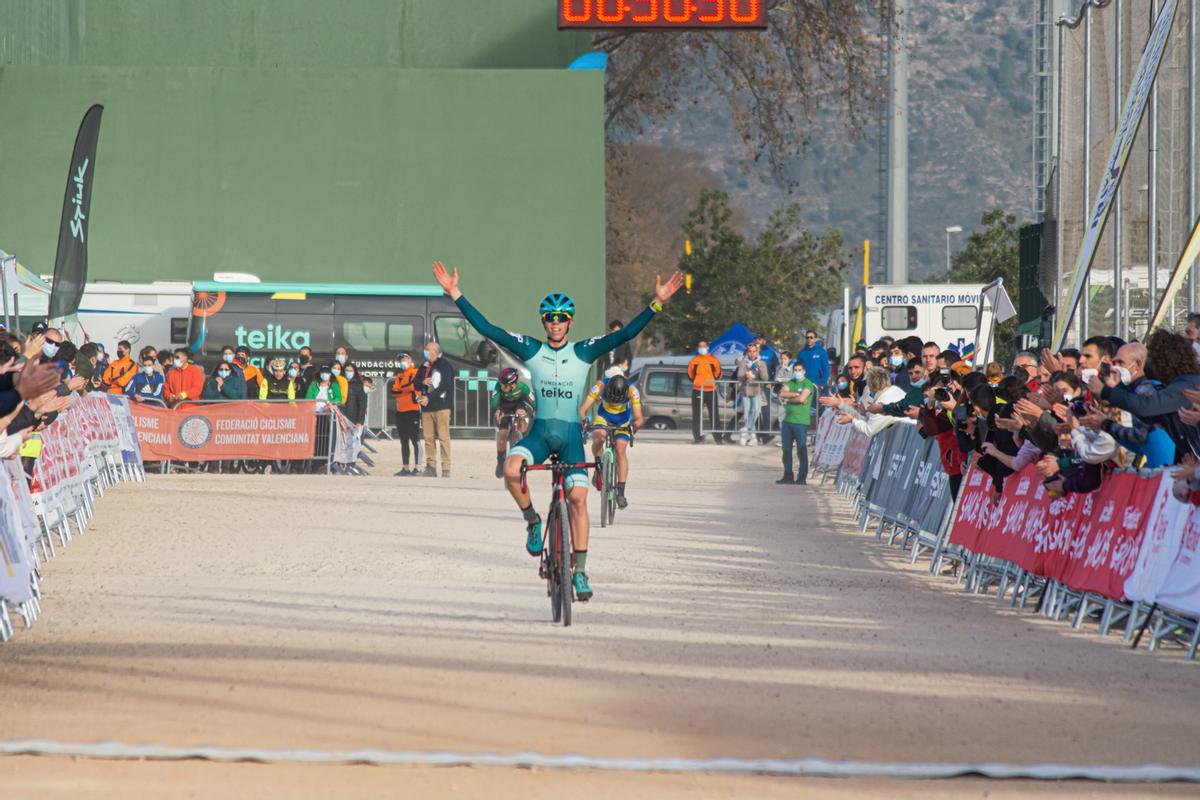 En Cadete Masculino, el ciclista de Llíber, David Ivars, cumplió con los pronósticos y logró la medalla de oro.