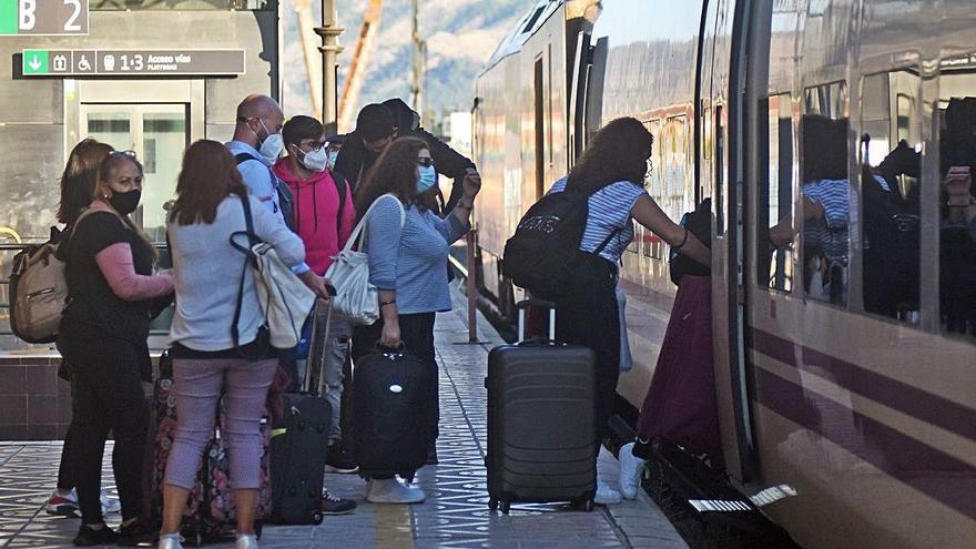 Cierre de la Región: Decenas de murcianos, sin billete de vuelta