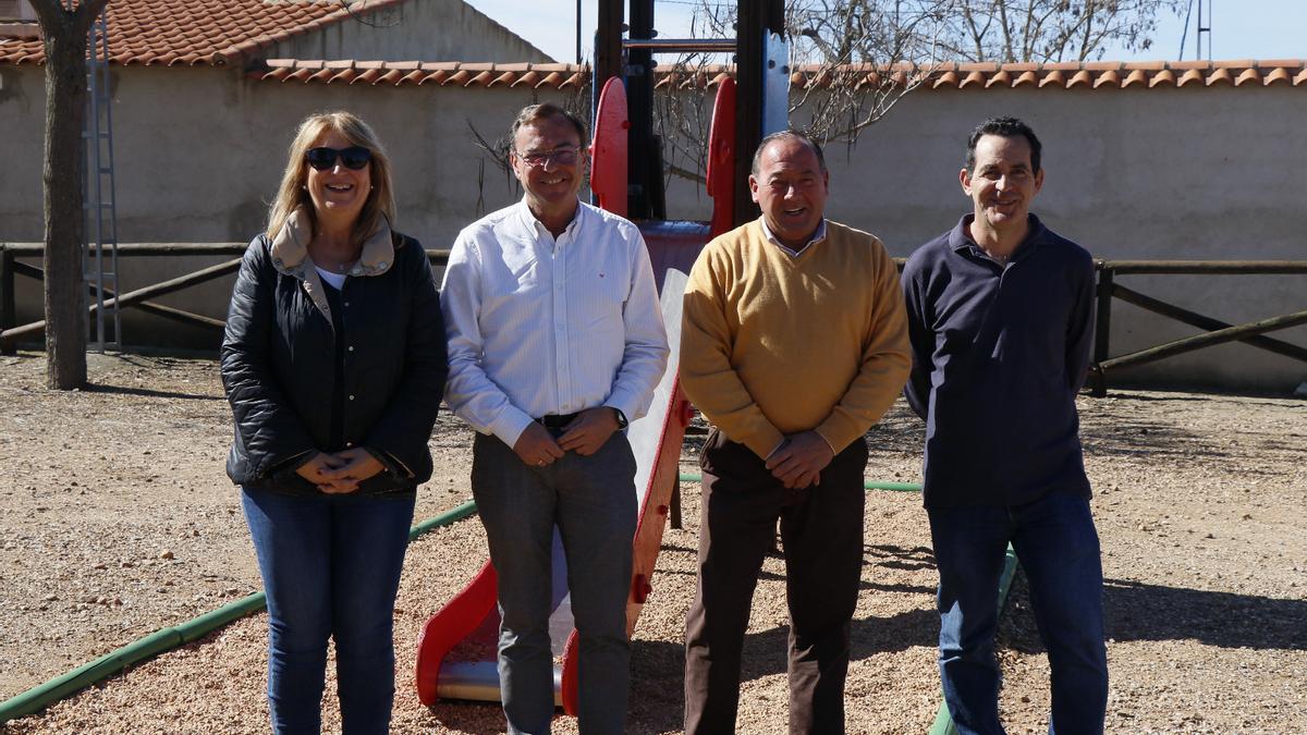 Las autoridades, durante la visita a las obras.