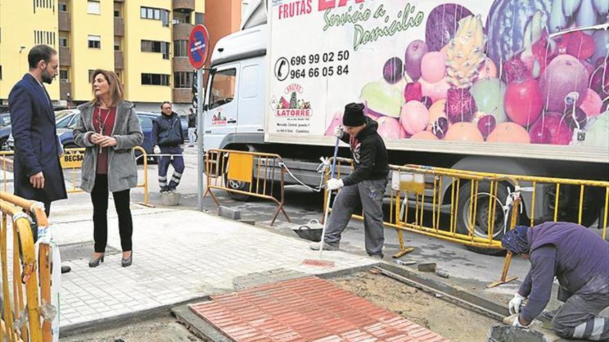 La Vall suma accesibilidad en la plaza del mercado municipal