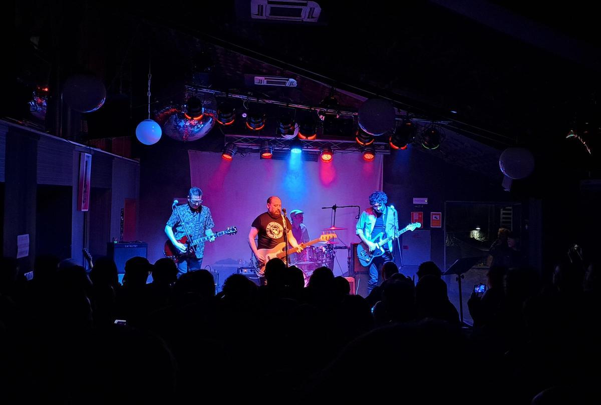 Los integrantes de Volpina tocaron en primer lugar y adelantaron los temas del disco que sacarán este abril