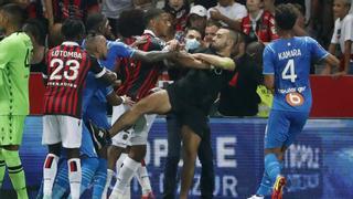 Ultras del Niza saltan al campo para agredir a los jugadores del Marsella