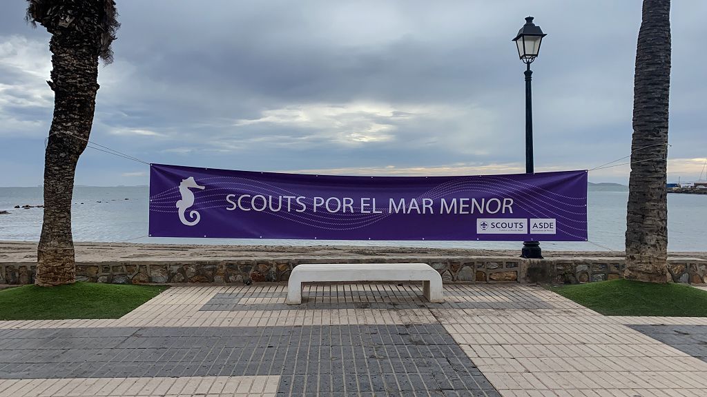 Así ha sido la recogida de firmas simbólica de menores de la ILP del Mar Menor