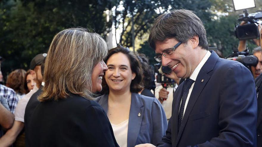 La alcaldesa de L'Hospitalet a Puigdemont: ''A ver si dejáis tranquilos a los aldaldes''