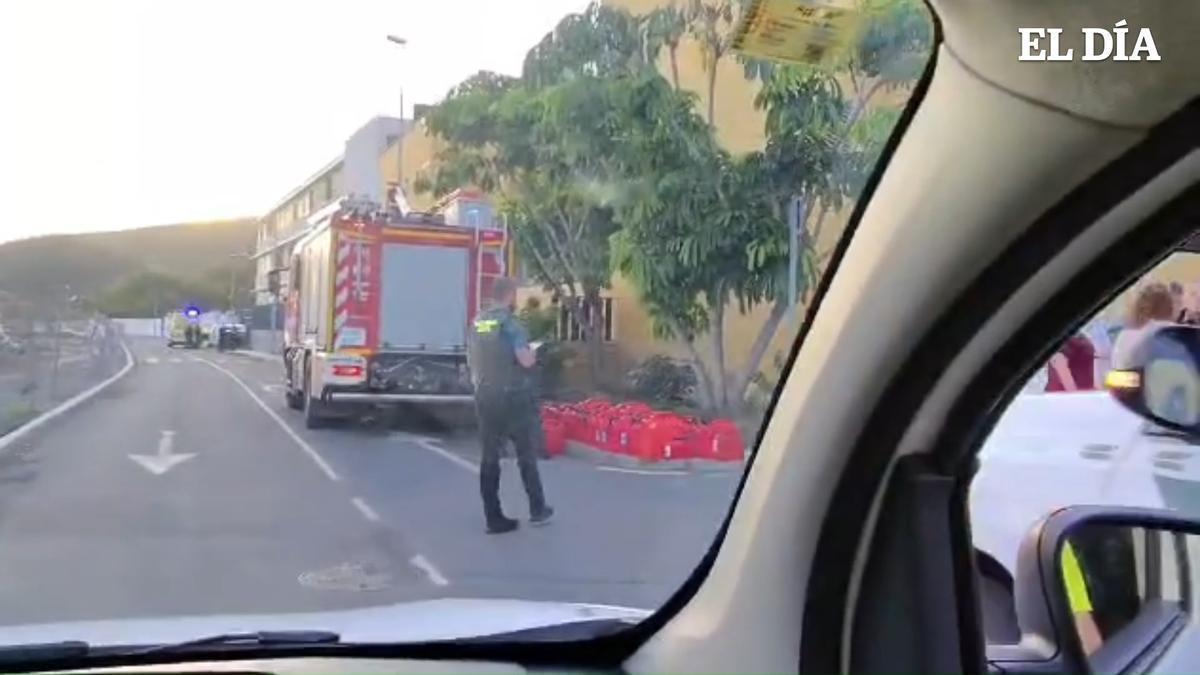 Un hombre acumula decenas de garrafas de gasolina y bombonas de gas en su casa en Tenerife