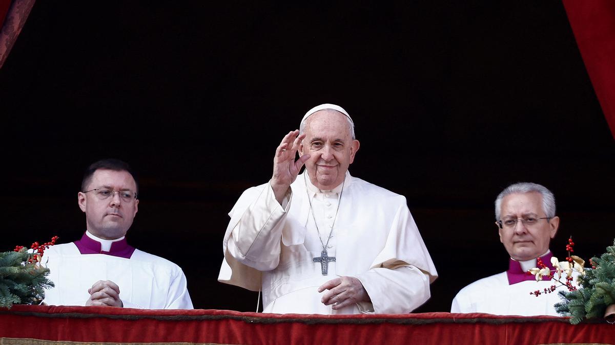 El Papa recuerda en la bendición Urbi et Orbi las guerras y el hambre que sufre la humanidad