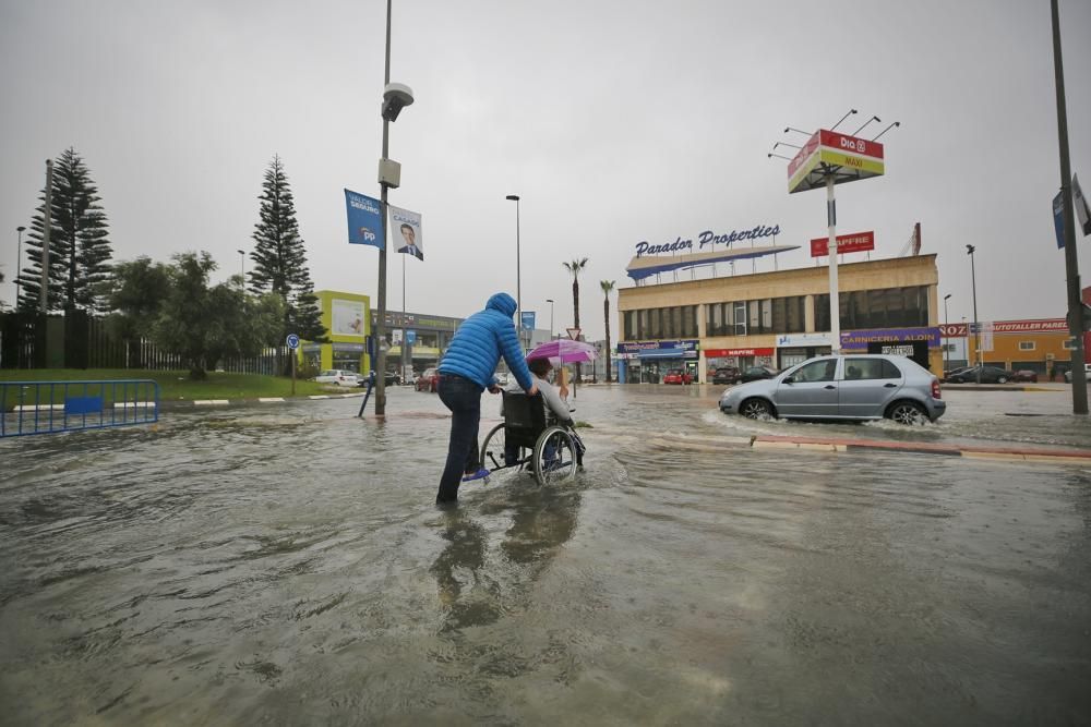 Los más de 150 litros por metro cuadrado registrados en 48 horas en Torrevieja han provocado numerosas incidencias por inundación, cortes de tráfico e intervenciones de bomberos en el momento de mayor