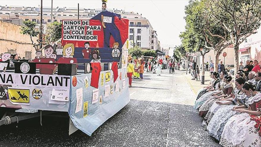 Un colorido Pregó de Almassora colma las calles de fiesta e ilusión