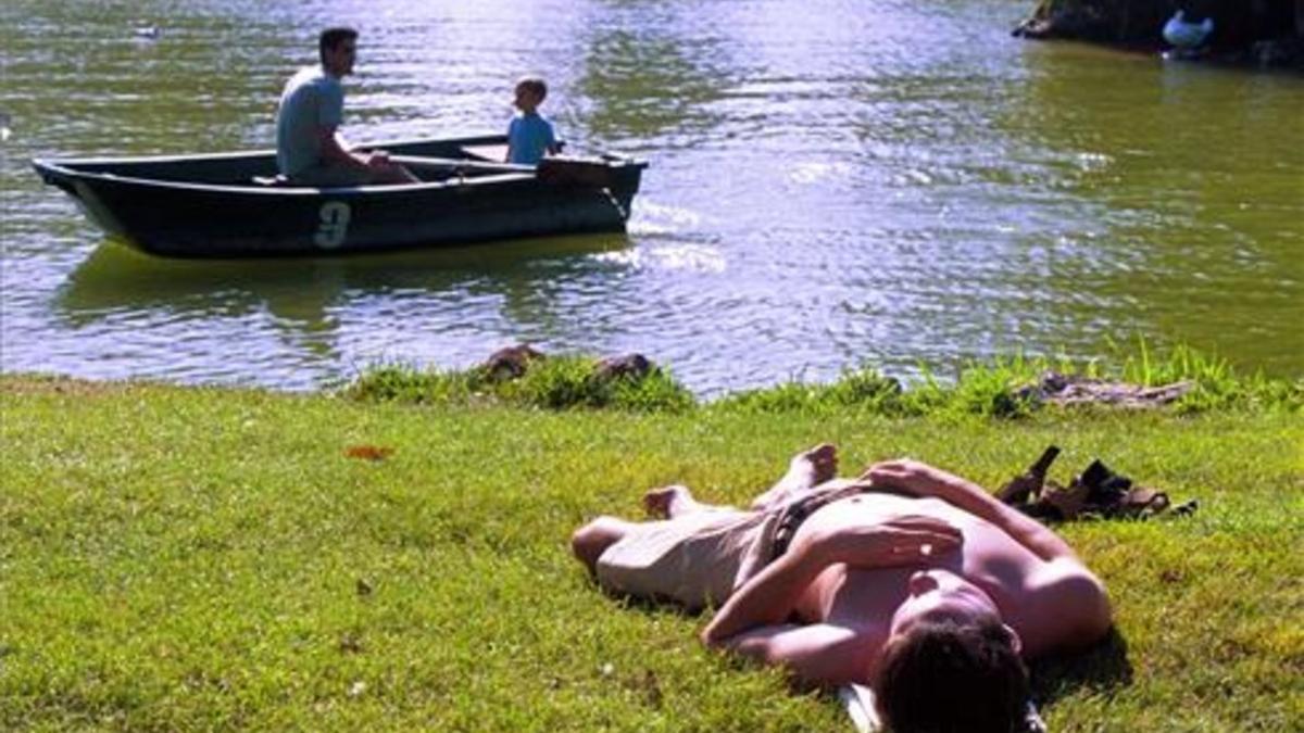 Siesta junto al parque de la Ciutadella de Barcelona.