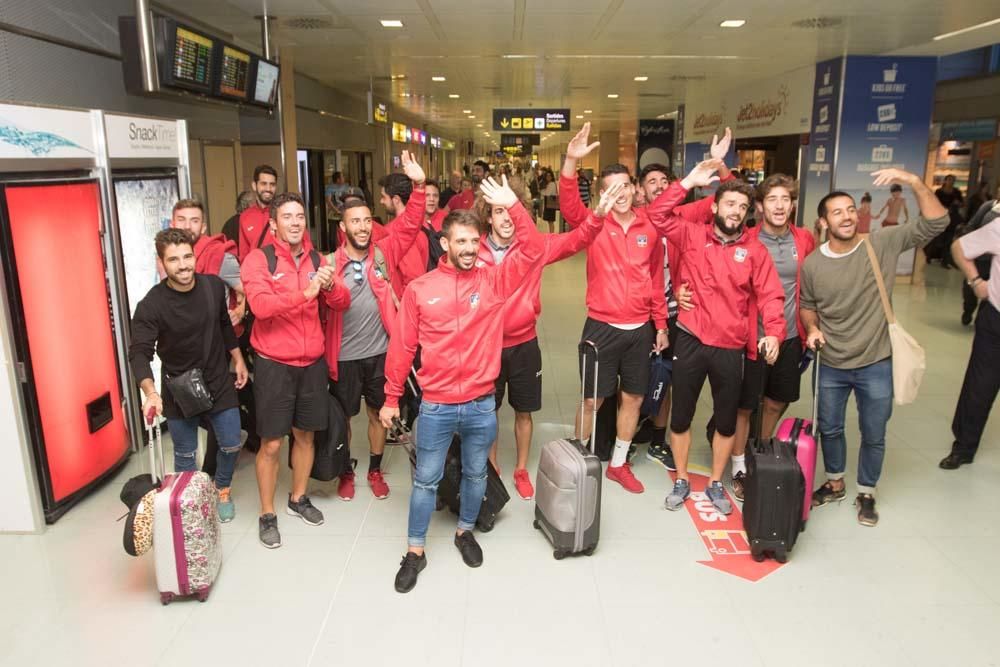 La llegada del SD Formentera al aeropuerto de Ibiza.