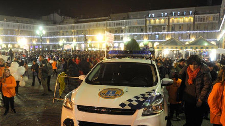 Un coche de policía, en la plaza de María Pita en la Cabalgata de Reyes de 2015.