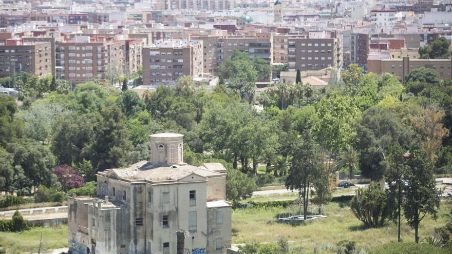 El Casino del Americano y Benicalap de fondo