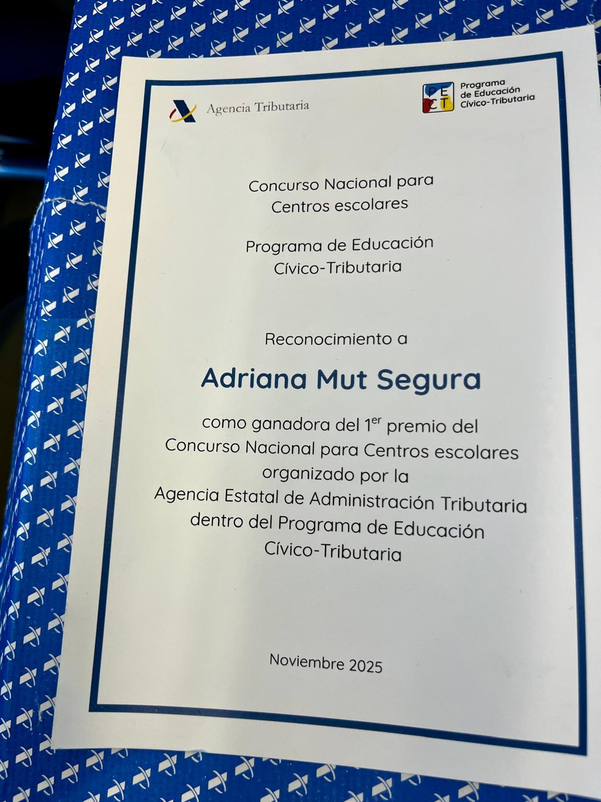 Diploma de la Agencia Tributaria a Adriana Mut.