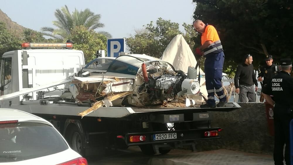 Aterrizaje de emergencia de una avioneta en la playa de Las Teresitas