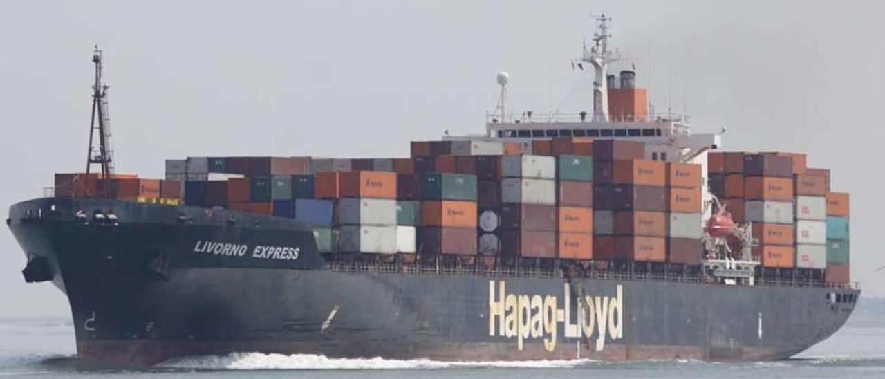 El primer buque de Hapag-Lloyd que atracará en Vigo, el &quot;Livorno Express&quot;, de 220 metros de eslora. // FdV