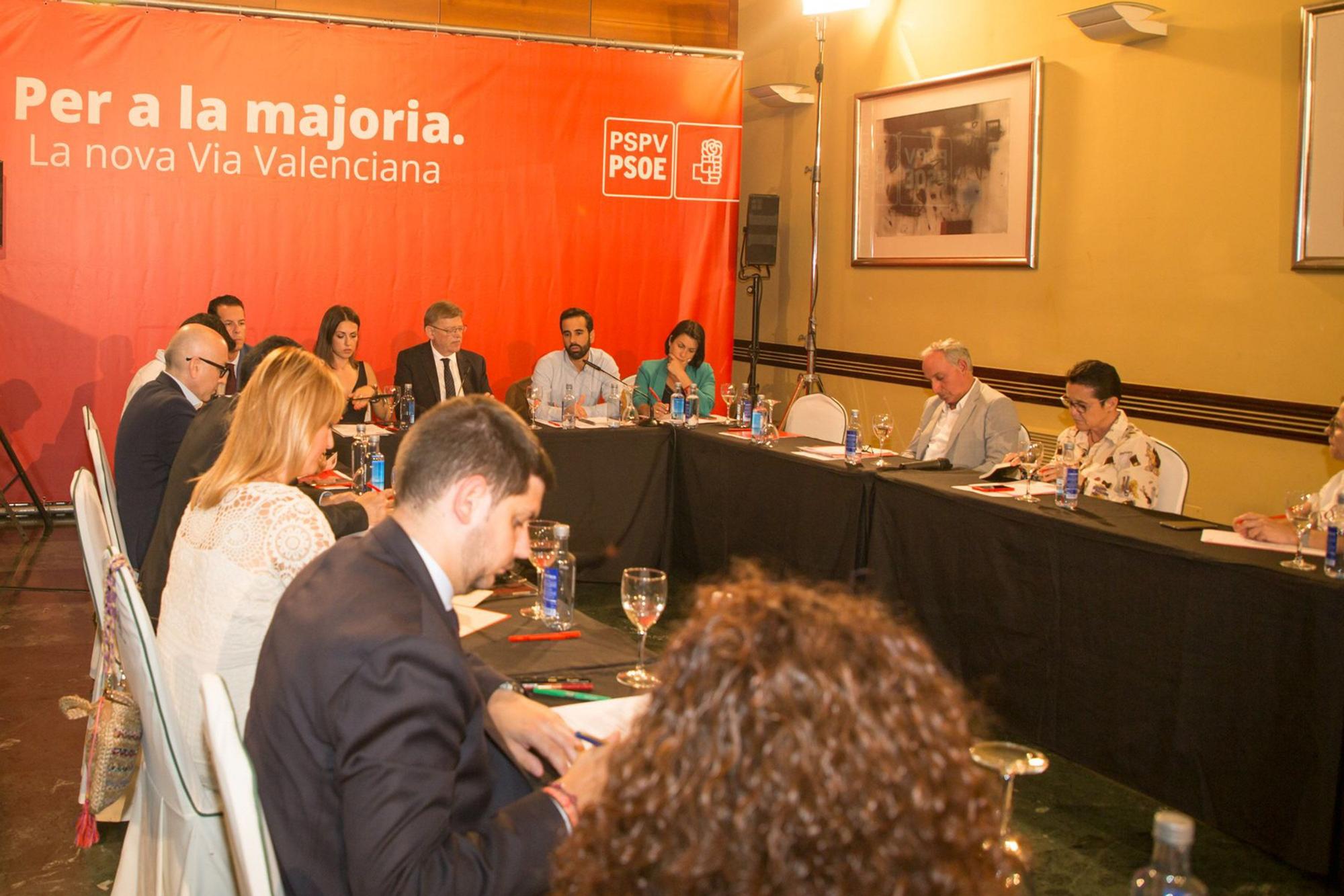 La ejecutiva nacional del PSPV-PSOE se traslada a Orihuela para respaldar a los regantes