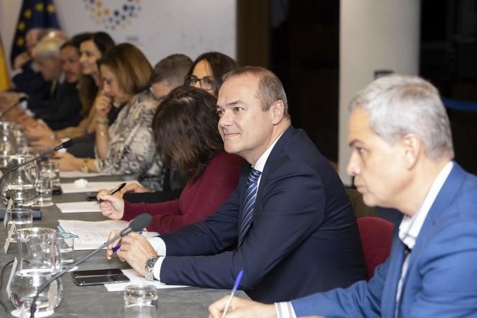 28.01.20. Las Palmas de  Gran Canaria. Cumbre sobre el transporte y la movilidad de los territorios extrapeninsulares. Presidencia del Gobierno de Canarias. Foto Quique Curbelo