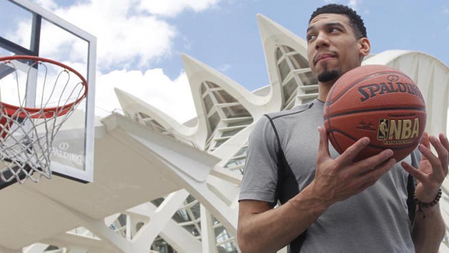 Danny Green, en la Ciudad de las Artes y las Ciencias de Valencia