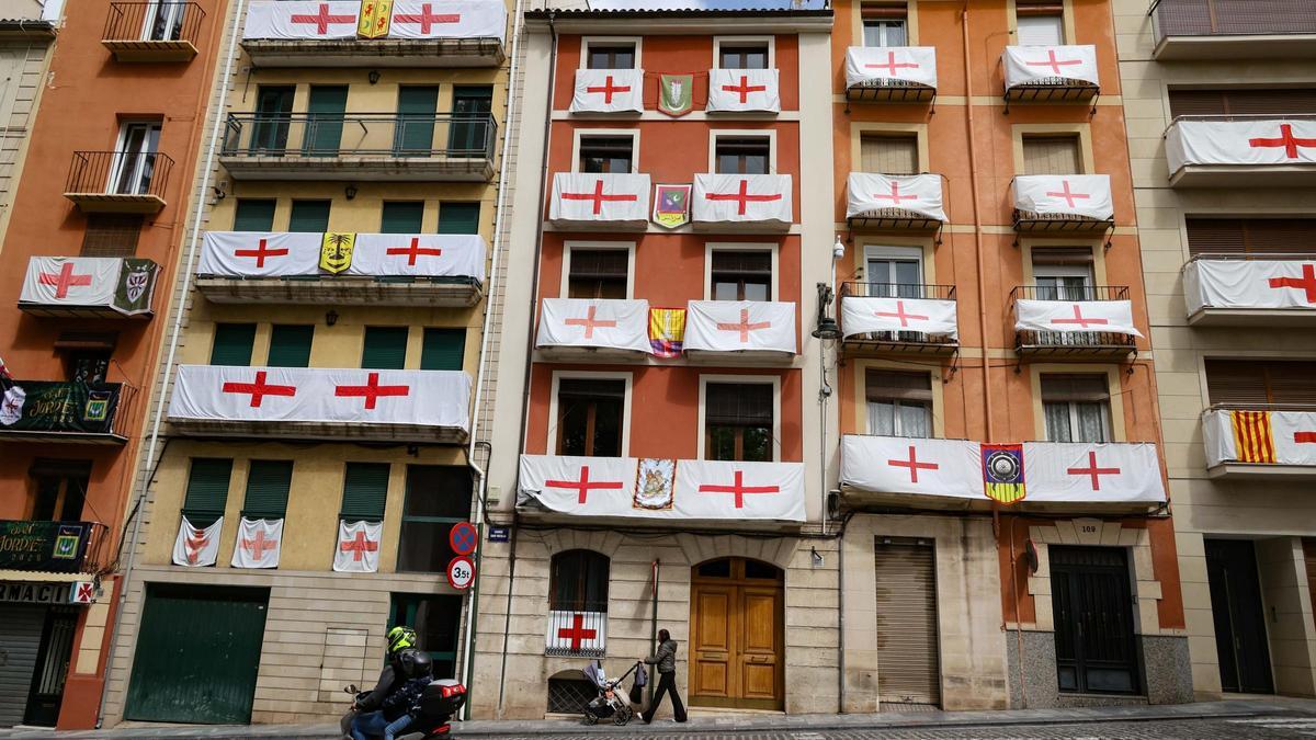 La tradición festera regresa a los balcones de Alcoy