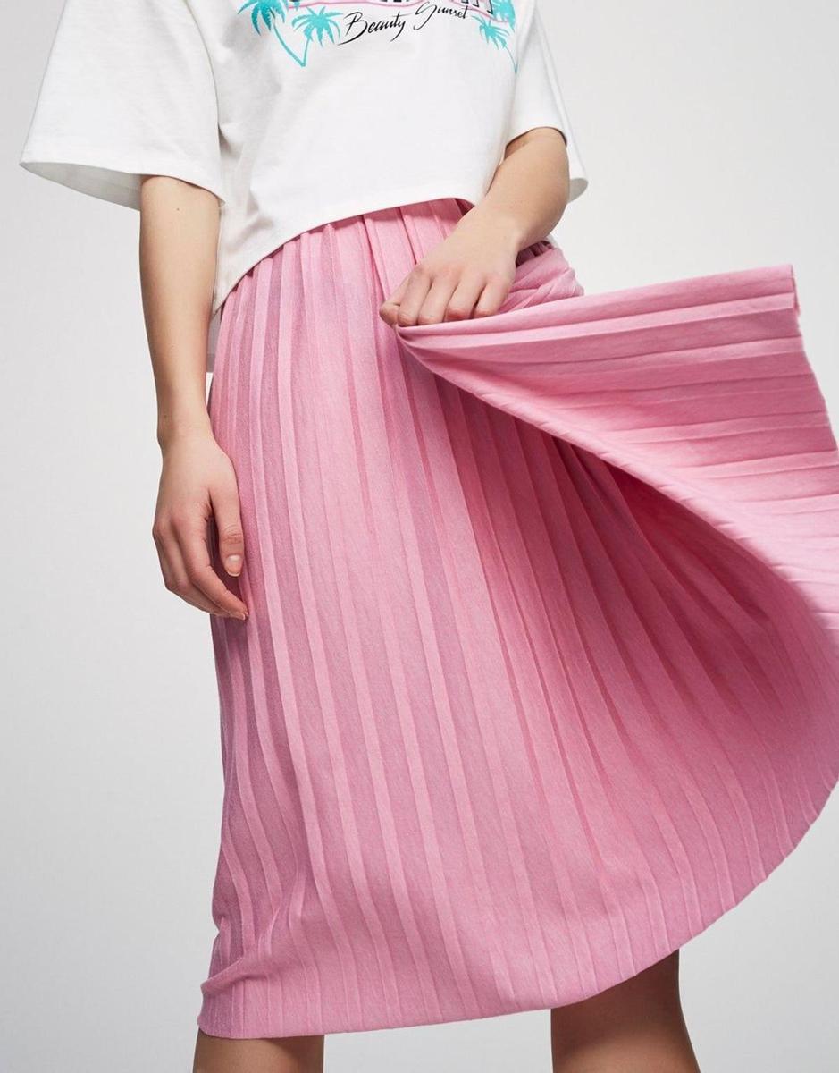 Falda plisada rosa (Precio: 9,99 euros)